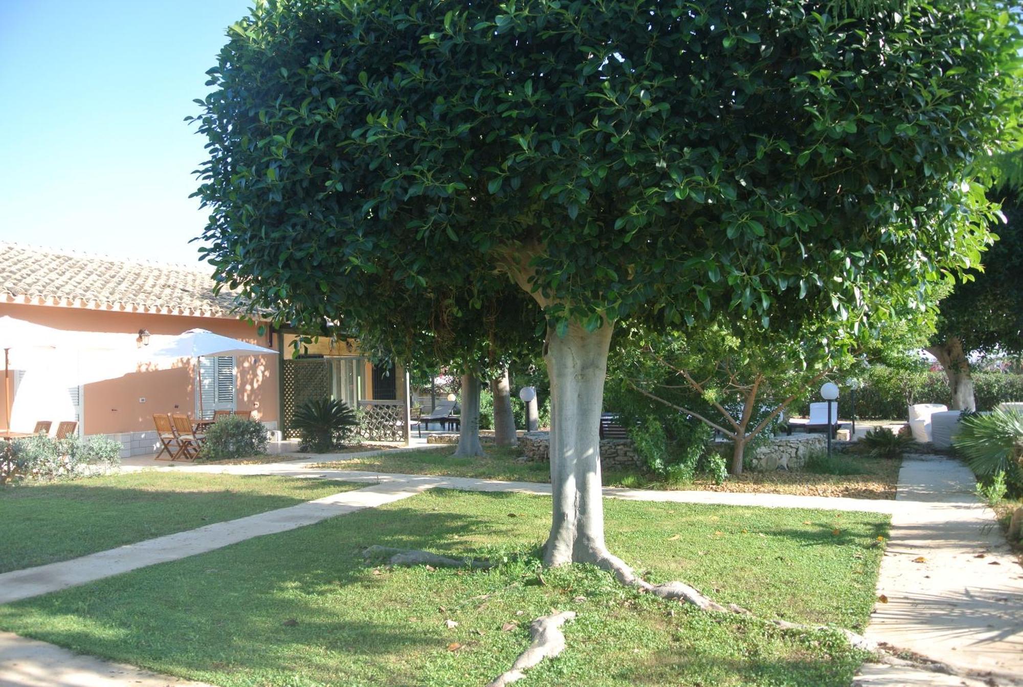 Villa Carlotta Resort San Leone Bagian luar foto